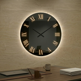 Cosmo – Horloge murale design à chiffres romains rétroéclairés