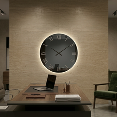 Cosmo – Horloge murale design à chiffres romains rétroéclairés